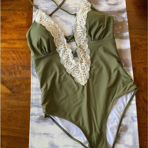 Chic Cutout V-Neck Cap Sleeve Swimsuit main image 0
